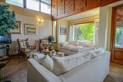 Casa Con Costa De Lago, Excelente Sobre Lago Nahuel Huapi. Renta Con 2da Propiedad.