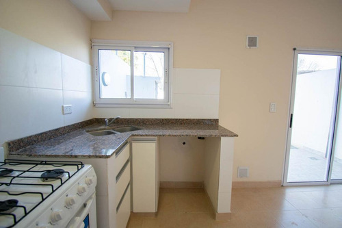 Imagen 12 de 30 de Duplex Tipo Casa Venta -165 Mts 2 Terreno-cochera - Berisso