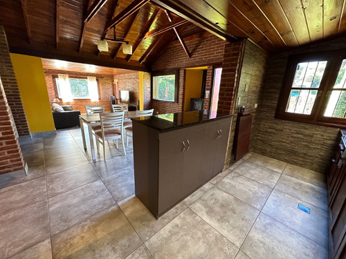 En Venta Chalet De 3 Ambientes Más Quincho. Reciclado. Zona Bosque Peralta Ramos