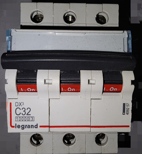 Interruptor Automatico 3p 32a 15ka Curva C Legrand 409257