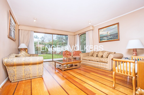 Casa En Venta San Carlos De Apoquindo, Tranquila Calle