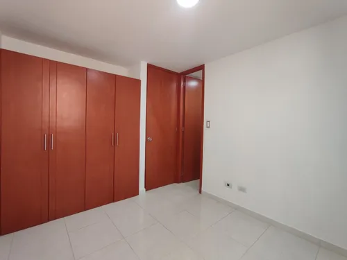 Apartamento En Arriendo En Prados Del Este. Cod A30383