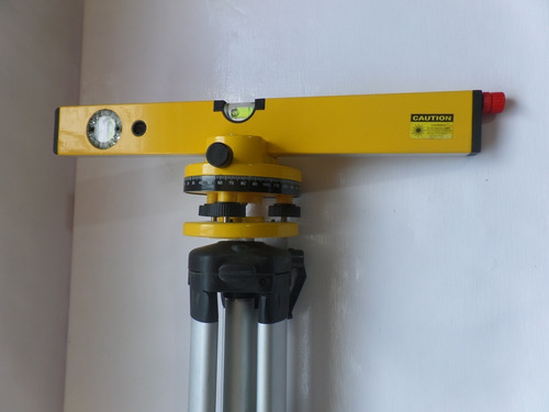 Sistema Láser Autonivelante Johnson Level Con Tripie (Usado)