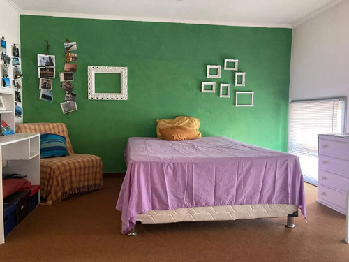 Edificio, Reciclaje Con 4 Apartamentos. Dos En Planta Baja Con Patios Y Dos En Planta Alta Duplex Tza, Alquilados Con Garantía, Excelente Renta !!! Oportunidad De Inversión!