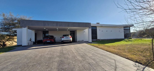 Casa 5 Dormitorios Y Pileta En Causana