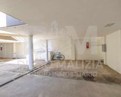 Venta Departamento Dos Ambientes Con Cochera En Banfield.
