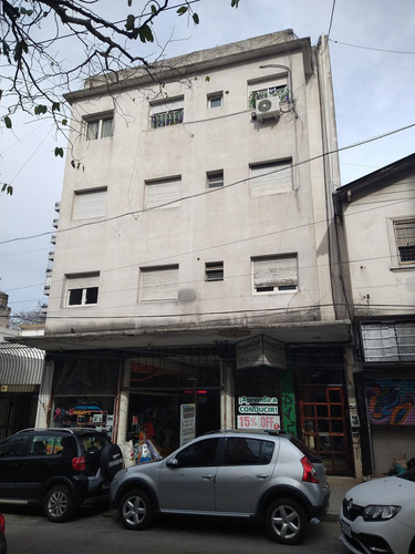 Depto A Metros De Estación Cetrangolo - 2 Amb Al Frente - 3er Piso Por Escalera - Luminoso