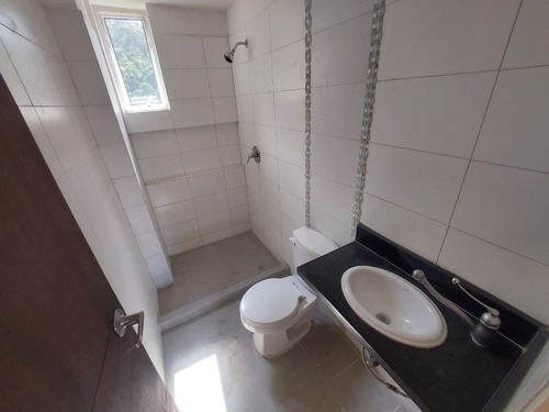 Imagen 6 de 14 de Yosmar Y Fernando Venden Apartamento En Res. Iceberg En Jardin Mañongo.