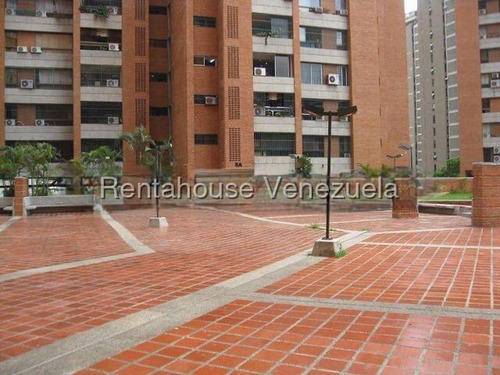 Venta De Amplio Y Practico Apartamento Oportunidad En Prados Del Este. Mv2519356