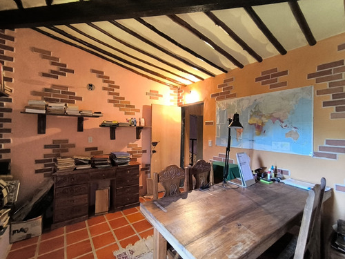 Casa En Venta Tipo Posada Estilo Medieval En Safari. (hg)