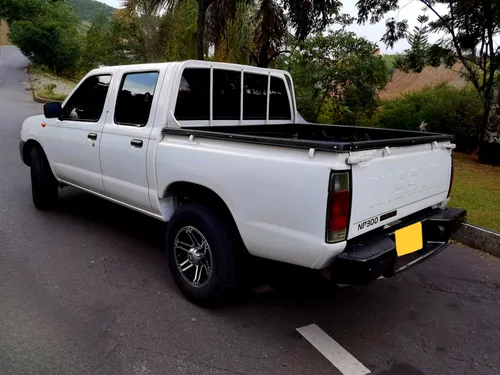 Nissan Frontier 2.4L DOBLE CABINA 4x2