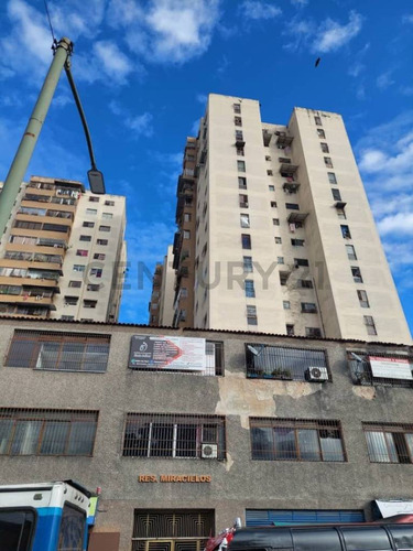 Se Alquila Apartamento En Residencias Miracielos Los Teques Av. Cabotaje