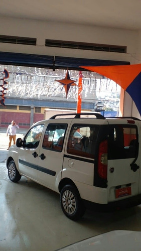 Imagem 8 de 10 de Fiat Doblo 2015 1.8 16v Essence Flex 5p