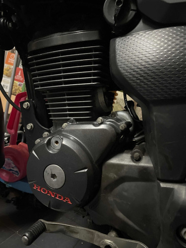 Honda Invicta