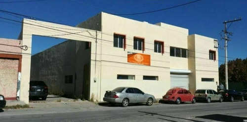 Renta De Bodega Con Oficinas Y Estacionamiento, En Las Granj