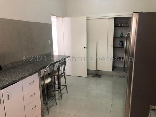 Imagen 2 de 16 de Casa En Alquiler En Altamira. Mls 22-11681. Maria Jose Diaz 04241747490
