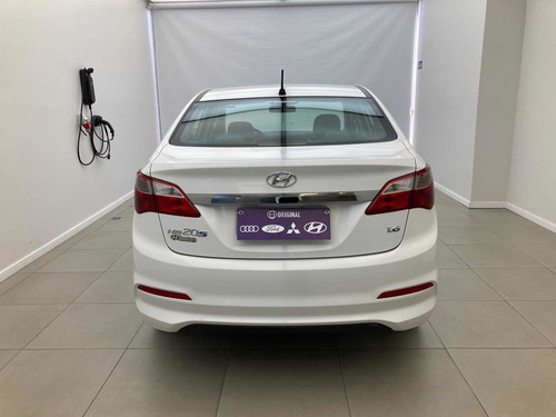 Imagem 6 de 10 de Hyundai Hb20s 2018 1.6 Comfort Plus Flex 4p