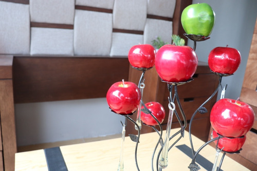 Imagen 2 de 3 de Portavelas Ó Candelabro De Manzanas
