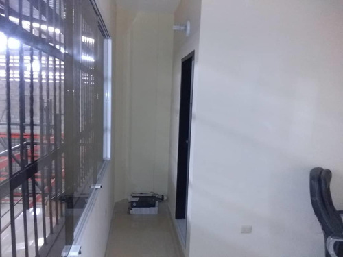 Galpones Con Locales En Venta En Centro Barquisimeto Lara -- %%m-c-t%% Cod. 23 Guion 2 3 5 2 2