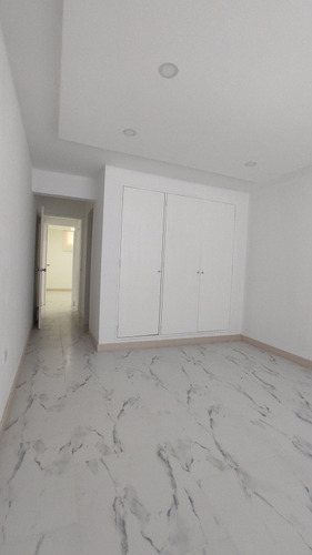 Imagen 3 de 12 de Apartamento A Estrenar 72m2 Urb Colinas De La Tahona 2/2/2