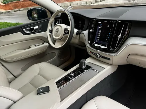 Volvo XC60 2.0 T8 Plus