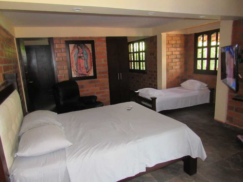 Imagen 12 de 30 de Venta Hermoso Chalet En La Tebaida Q