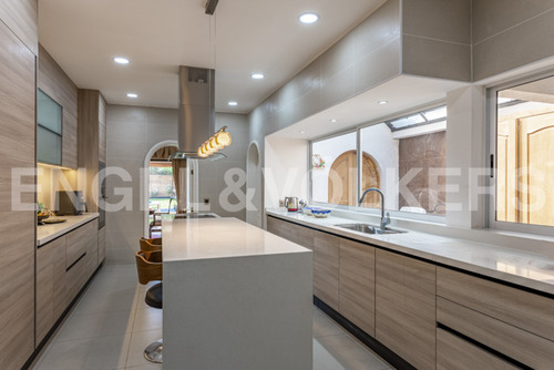 Remodelada En Sector Tranquilo, Buena Conectividad