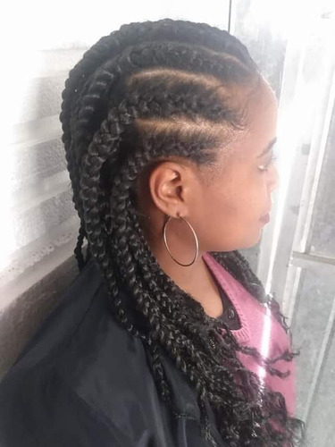 Imagem 1 de 5 de Tranças Afros