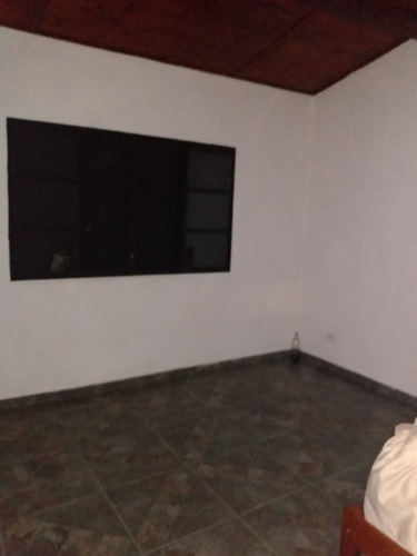 Imagem 13 de 19 de Chácara 300m2, Casa 80m2, 1 Dormitório, 1 Banheiro, 1 Vaga De Garagem, Ótima Localização, Rica Em Água Com Rio No Fundo, Churrasqueira E Fogão A Lenha - Ch00286 - 71019215