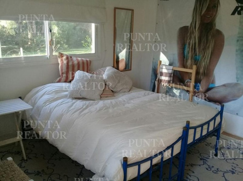Divina Chacra En La Barra, 4 Dormitorios, Suite Con Vestidor, Toilette, Deck, Parrillero Techado, Pérgola Auto, 2000 M2 Terreno. - Ref: 320