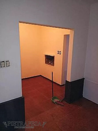 Apartamento En Venta Con Renta 2 Dormitorios , 1 Baño, Patio - Cno. Corrales - Villa Española 