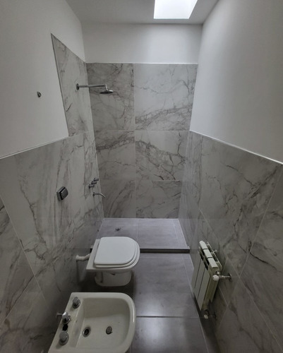 Imagen 9 de 21 de Duplex En Venta De 3 Dormitorios, Galeria Cubierta Con Asador, Cochera Doble