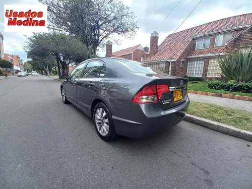 Honda Civic 1.8 Ex 4 p
