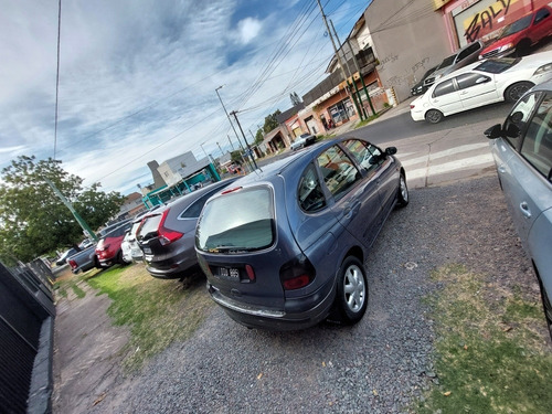 Imagen 8 de 11 de Renault Scénic 2000 2.0 Rxe