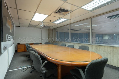 LG Vendo Local Comercial, El Concesionario De Carros Más Grande De Caracas, Ubicado En Santa Rosalía Av. Roosevelt