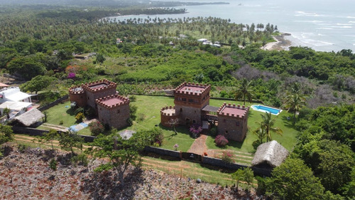 Villa En Venta En La Península De Samaná