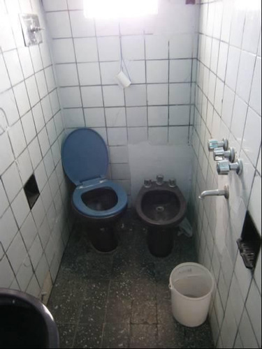 Inmueble Integrado Por 2 Deptos. P/reciclar, De 3 Amb., Idea