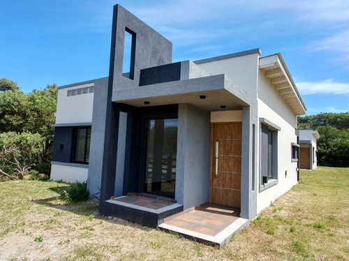 Casa Sobre Costanera De Nueva Atlantis - Financiada