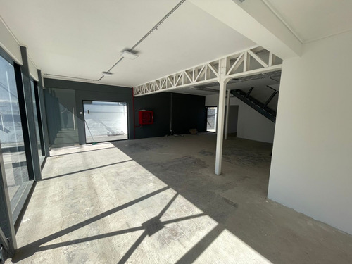 Arriendo Hermoso, Moderno Local A Pasos De Mall. Oportunidad