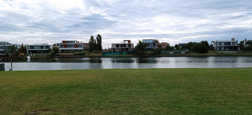 Imagen 2 de 8 de Venta Espectacular Lote Al Lago Central De Nordelta. Barrio Virazòn.