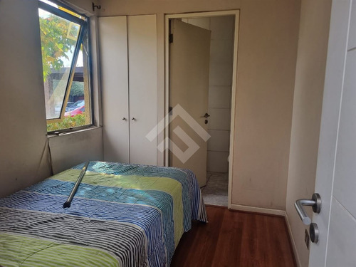 Casa En Venta De 6 Dorm. En Peñalolén
