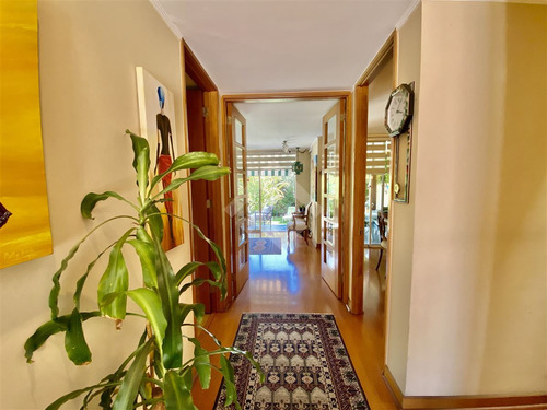 Casa En Venta De 4 Dorm. En La Reina