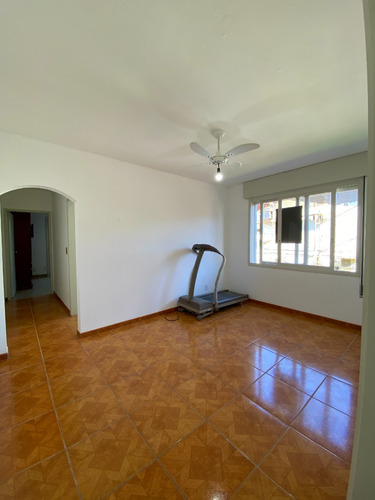 Aluga-se Apartamento Em Ótima Localização No Bairro Cristal E Próximo A Orla