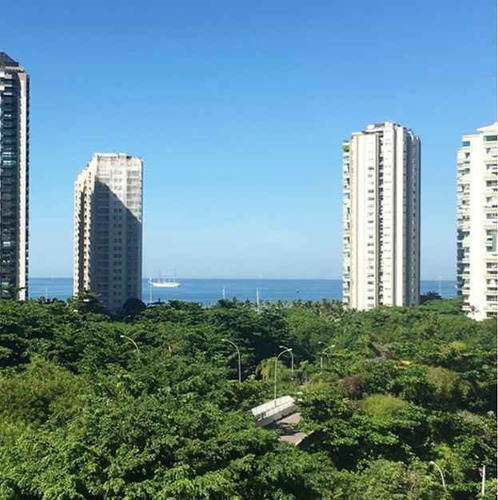 Apartamento À Venda Na Avenida Evandro Lins E Silva, Barra Da Tijuca, Rio De Janeiro - Rj - Liv-4879