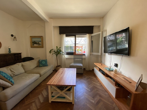 Apartamento A La Venta En Punta Carretas En Planta Baja- Ref: 8720