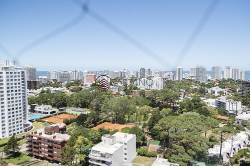 Hermoso Penthouse Con Vista Al Mar.- Ref: 2540