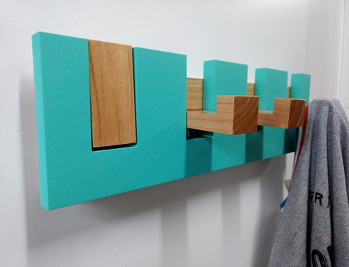 Imagen 8 de 10 de Perchero De Pared Madera Lustrada Y Laqueada 4 Perchas Escandinavo Nordico