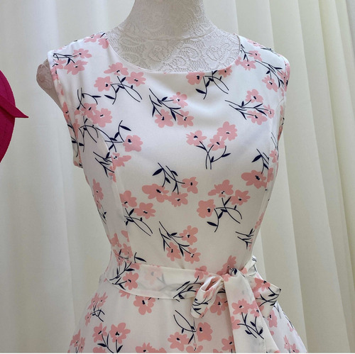 Imagem 5 de 7 de Vestido Midi Gode Rodado Sem Mangas Branco Florido Rosê