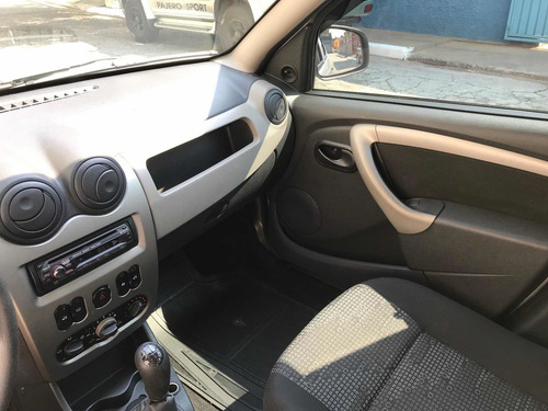 Imagem 4 de 15 de Renault Sandero 2010 1.0 16v Expression Hi-flex 5p