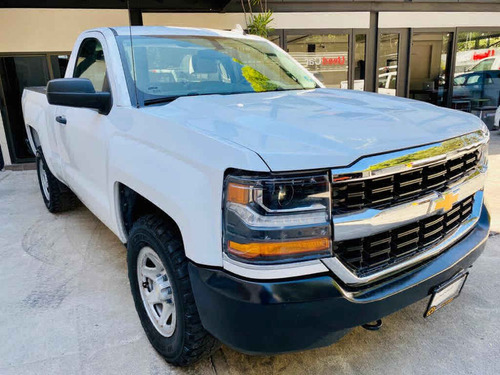Imagen 1 de 8 de Chevrolet Silverado 2017 2p Cab Regular V6/4.3 Aut A/a Cd
